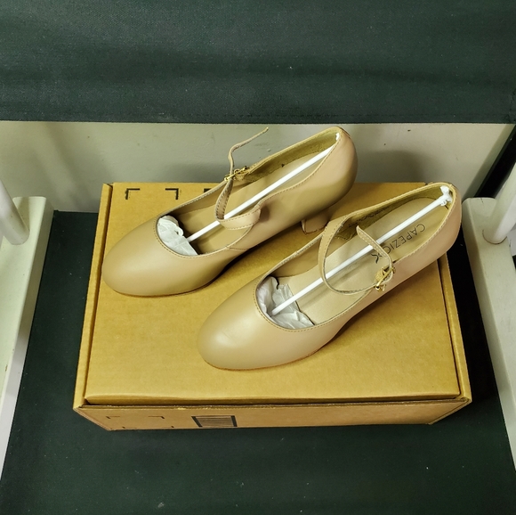 CAPEZIO Womens Manhattan Character Shoe Size 6.5 W - Picture 5 of 10